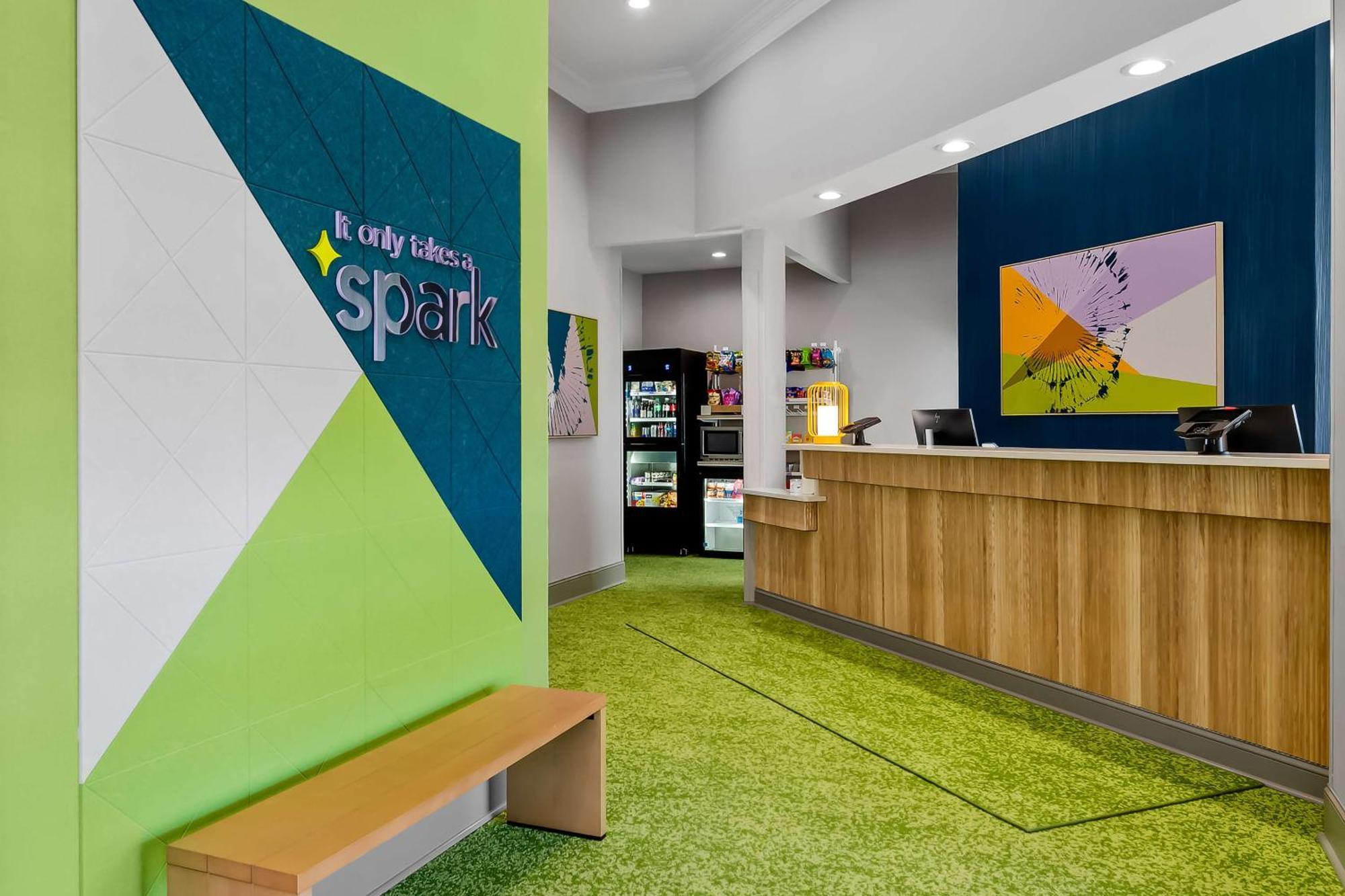 Hotel Spark By Hilton Roanoke North Daleville