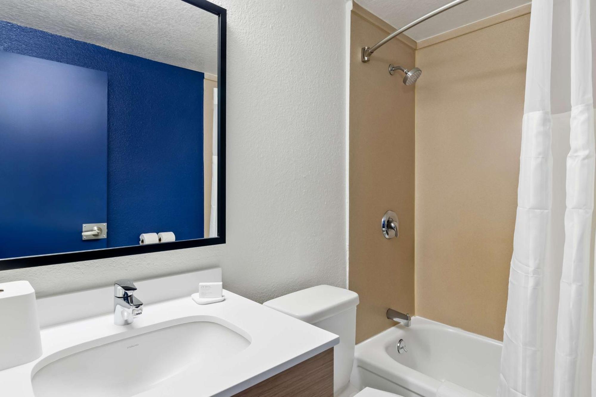 Hotel Spark By Hilton Roanoke North Daleville