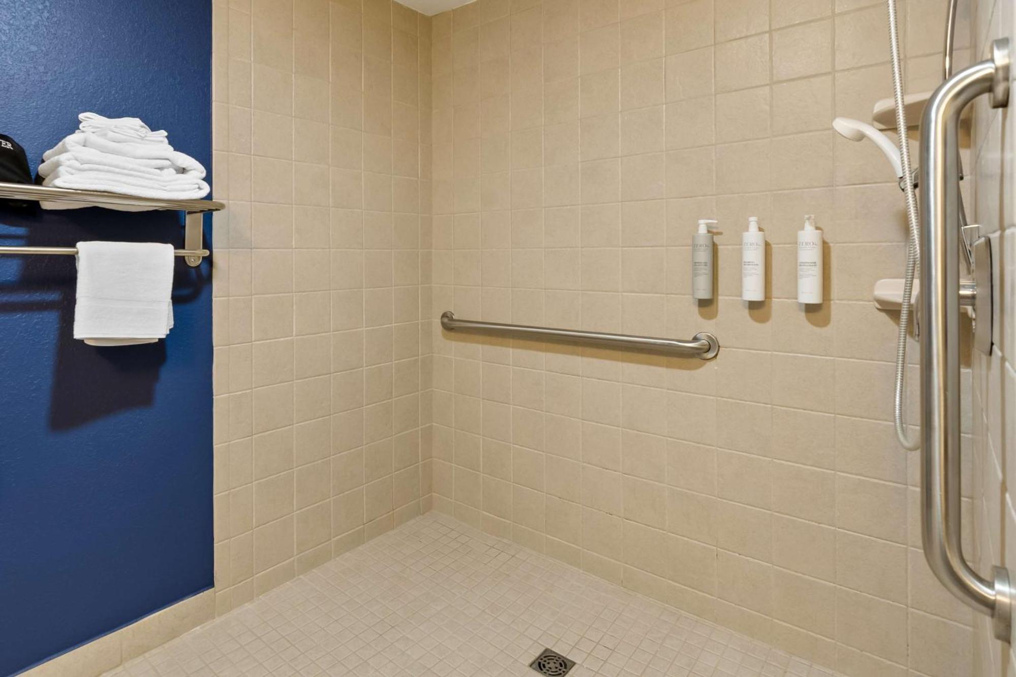 Hotel Spark By Hilton Roanoke North 3*