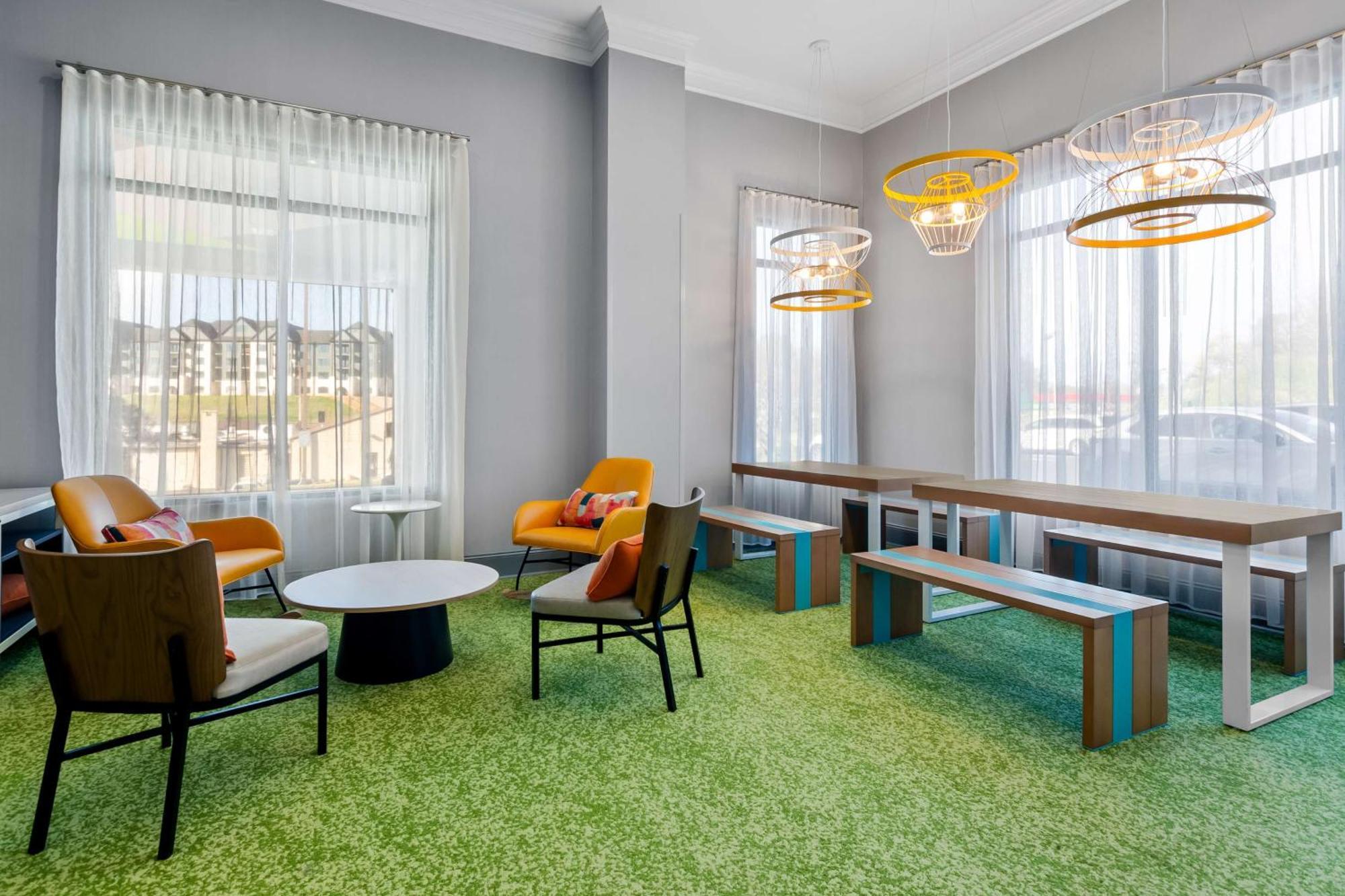 Hotel Spark By Hilton Roanoke North 3*