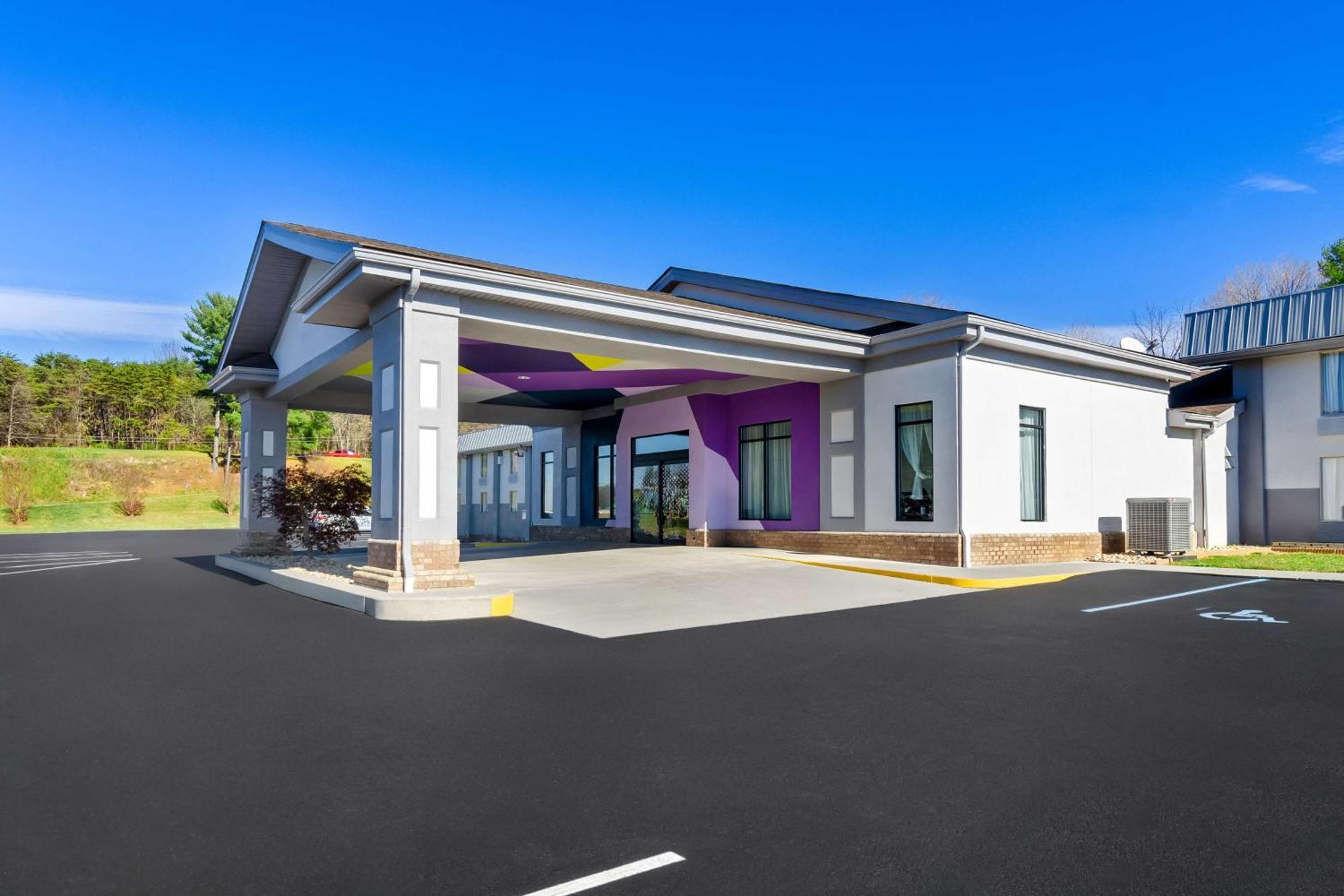 Hotel Spark By Hilton Roanoke North